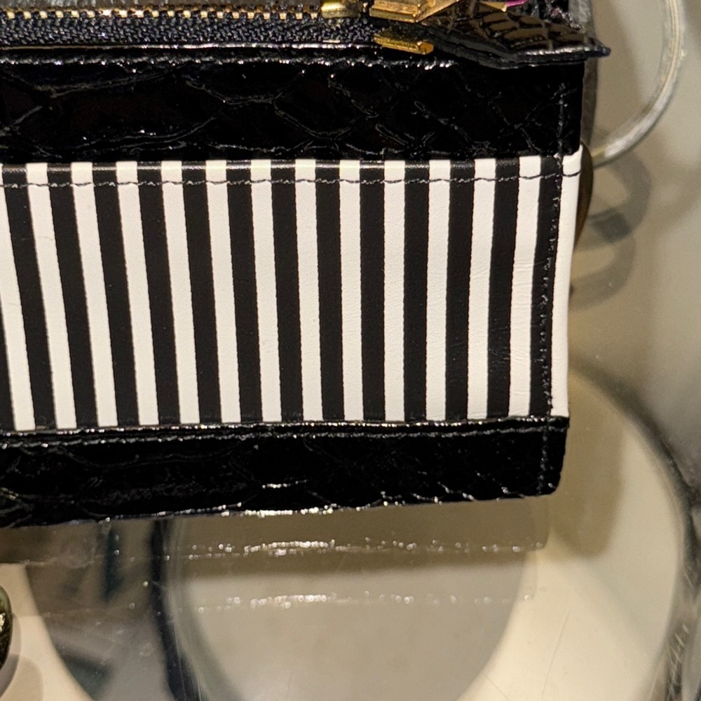 Henri Bendel Black and White Striped Wallet - Picture 2 of 6